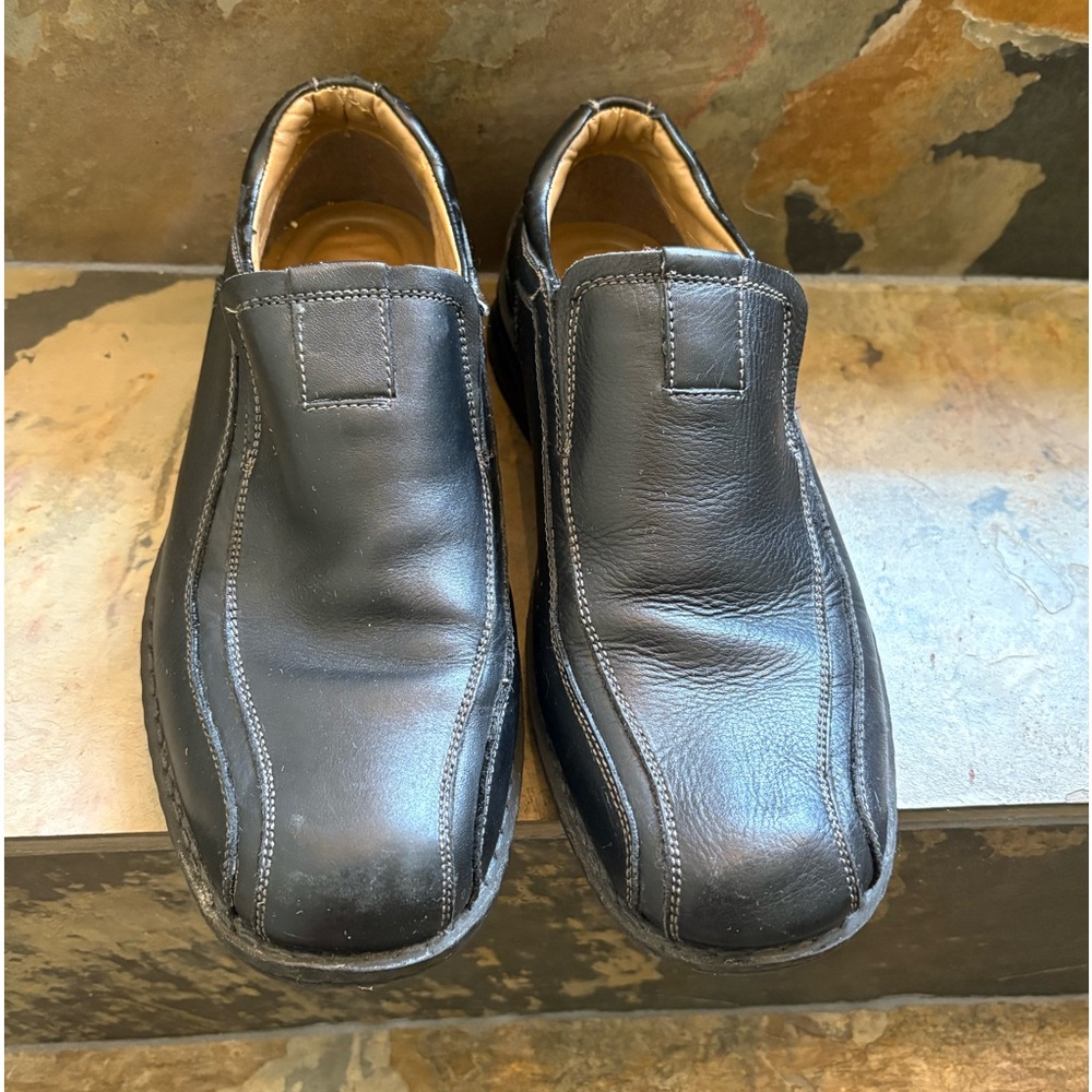 Dockers slip on leather shoes